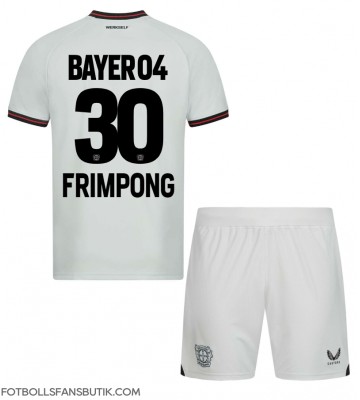 Bayer Leverkusen Jeremie Frimpong #30 Replika Bortatröja Barn 2023-24 Kortärmad (+ Korta byxor)